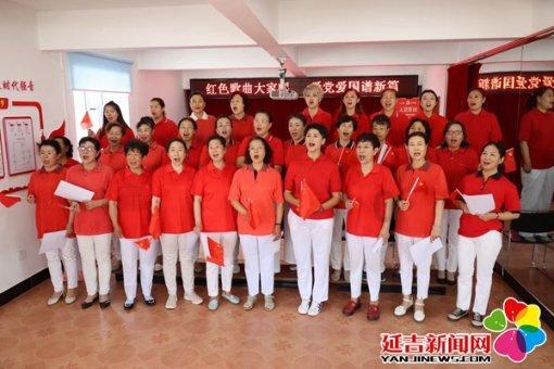 时尚拼接牛仔裤